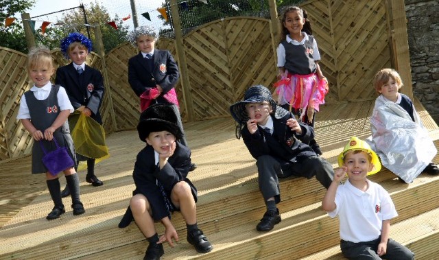 Students enjoy school's new outdoor theatre