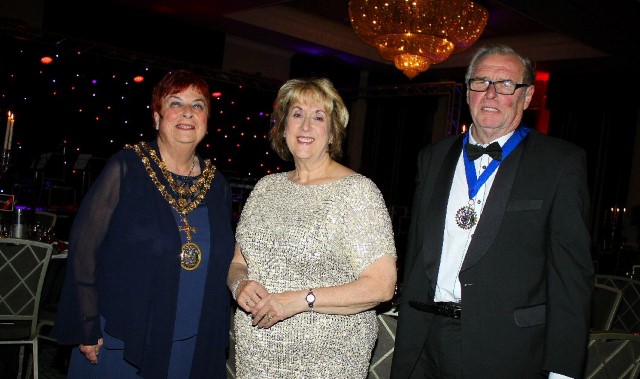 Mayor supports hospice's 'Night at the Opera'