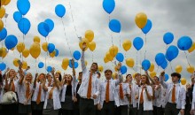 Year 11 students say goodbye with a balloon release 