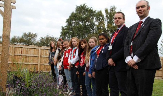 Pupils remember their fallen heroes Pupils remember their fallen heroes