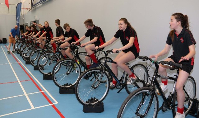 Pupils cycle and run to space station