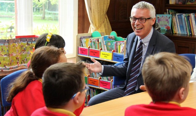 Minister meets pupils at Marchbank