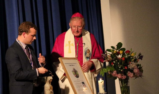 Bishop blesses new school building 