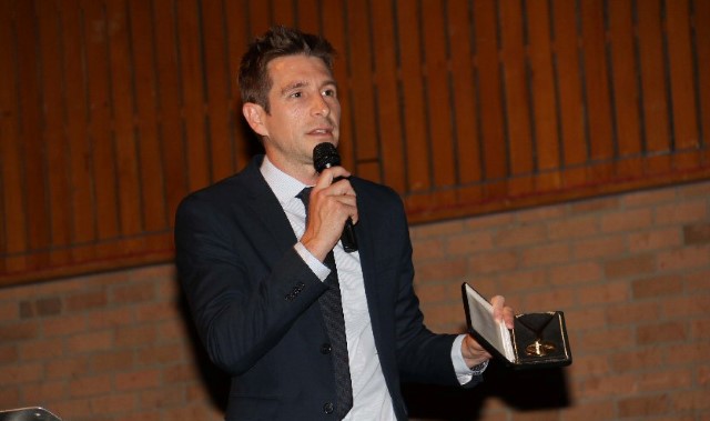 Gold medallist inspires pupils to set goals