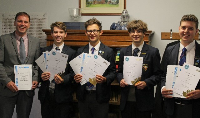 Students win CREST accolade 