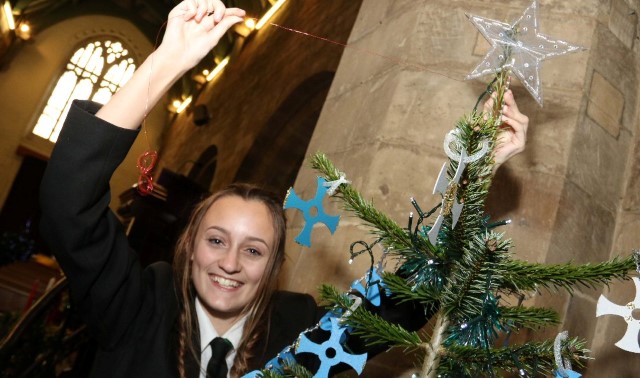 Students decorate tree with school badges
