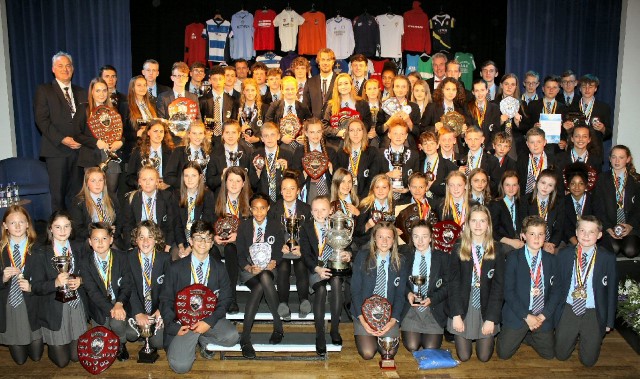 Olympic long jumper honours sports stars