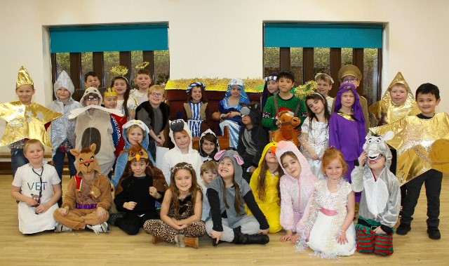 Students bring a traditional nativity to life