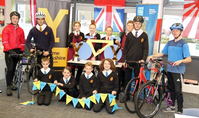 Young cyclists are inspired by Tour trophies