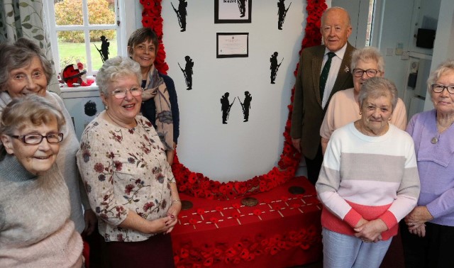 Residents commemorate the fallen of WW1