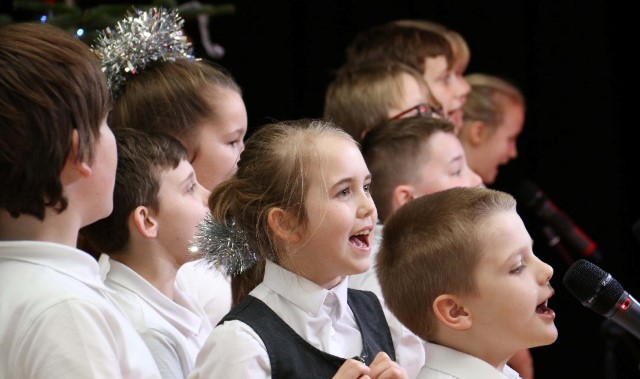 Pupils give performance dedicated to Santa Claus