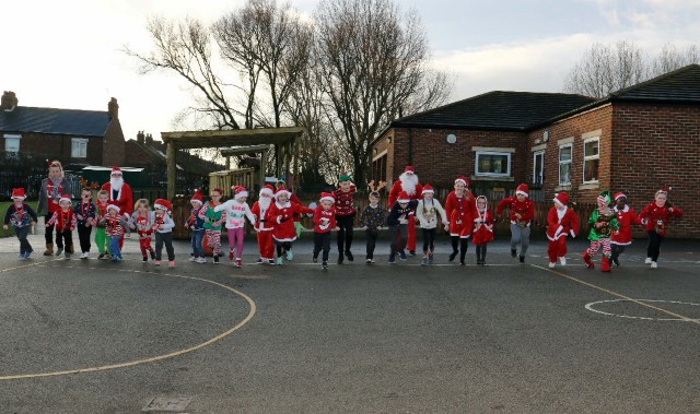 Pupils stage Santa Run for local hospice