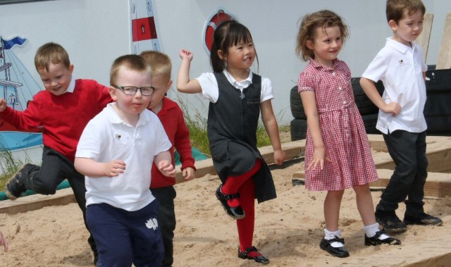 Pupils go on a bear hunt