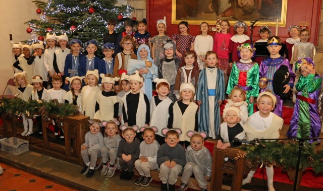 Pupils give tinsel-tastic performance of Baubles.