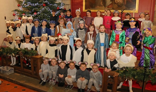 Pupils give tinsel-tastic performance of Baubles. Pupils give tinsel-tastic performance of Baubles.