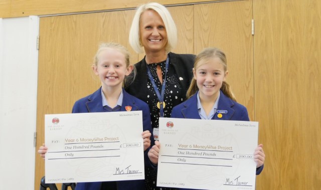 Pupils take up MoneyWise task 