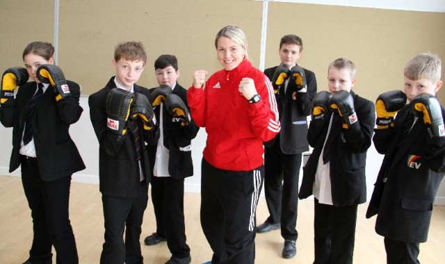 World title contender helps pupils aspire to succeed