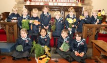 Pupils donate to harvest festival 