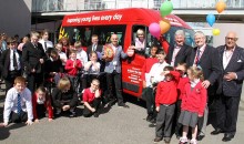 Boxer delivers knockout coach to school children